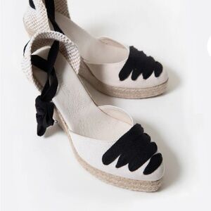 MINT & ROSE - NWT 40/9 US Cream & Black Figueres Espadrille Wedges